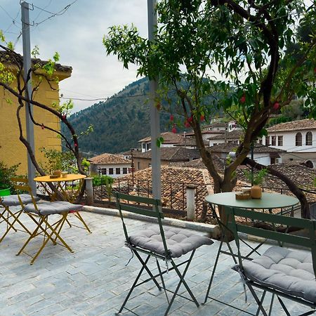 Nika'S Guest House เบราท ภายนอก รูปภาพ